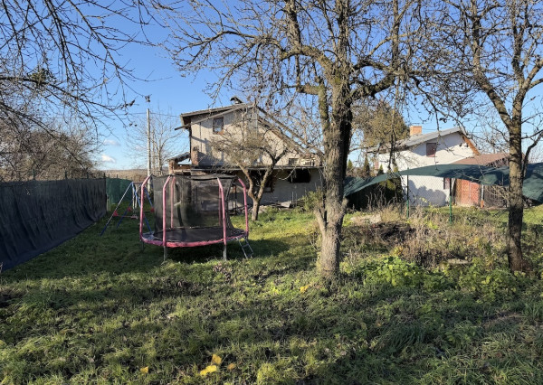 Na predaj pozemok so stavbou v obci Ďurkov