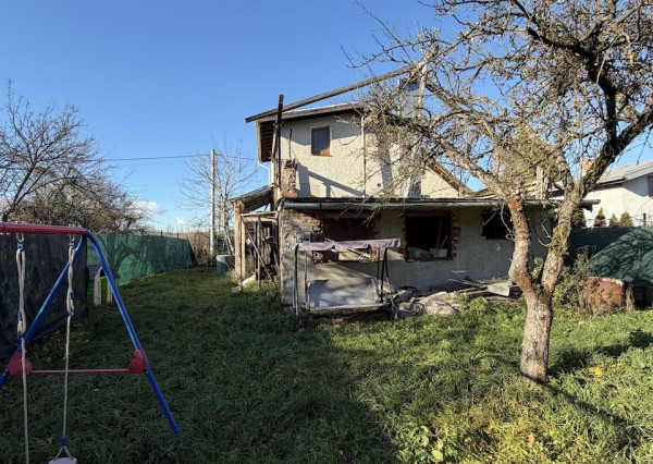 Na predaj pozemok so stavbou v obci Ďurkov