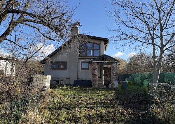 Na predaj pozemok so stavbou v obci Ďurkov