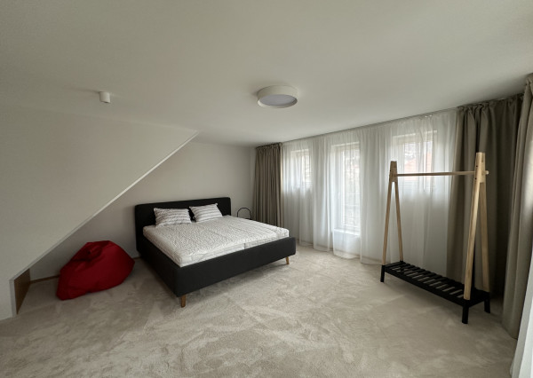 Exkluzívny 4-izbový byt na prenájom