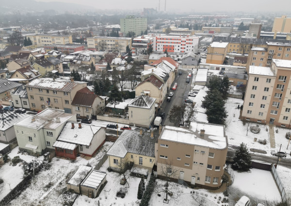 Veľký 3 izbový byt blízko centra