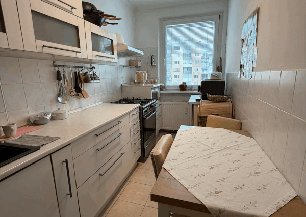 Na prenájom zrekonštruovaný 3-izbový byt na Ťahanovciach