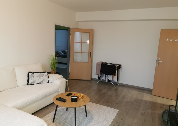 Veľký 3 izbový byt blízko centra