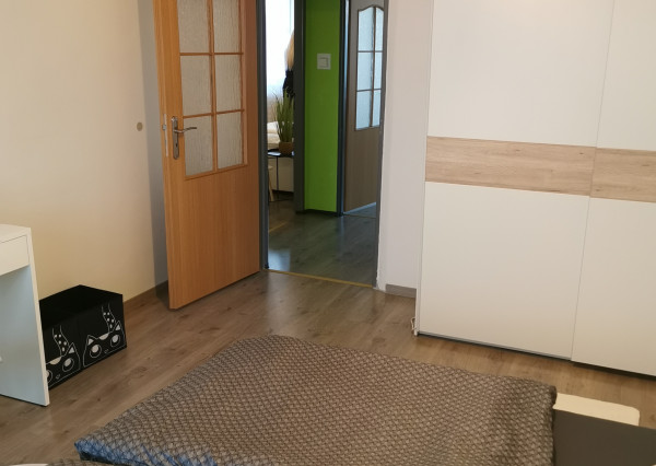 Veľký 3 izbový byt blízko centra