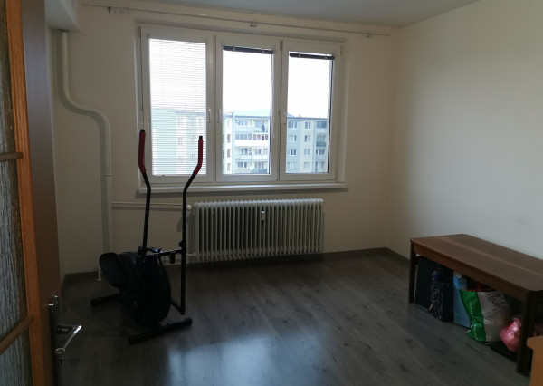 Veľký 3 izbový byt blízko centra