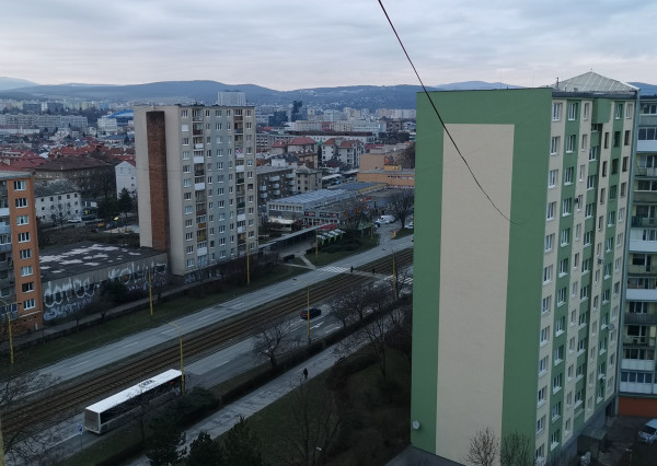 Veľký 3 izbový byt blízko centra