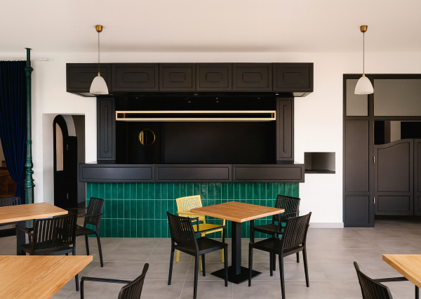 MODERNÁ REŠTAURÁCIA V CENTRE OBCE VAJKOVCE NA PRENÁJOM