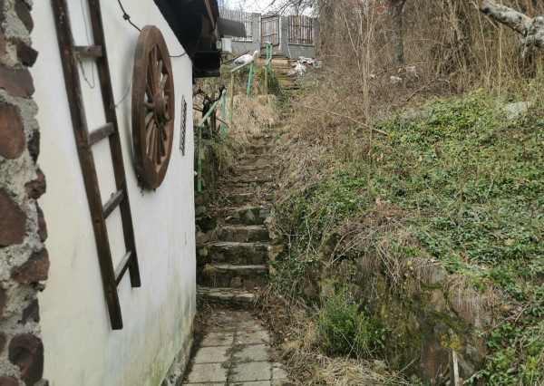 Svinica- Viničný vrch, chata so záhradou na predaj