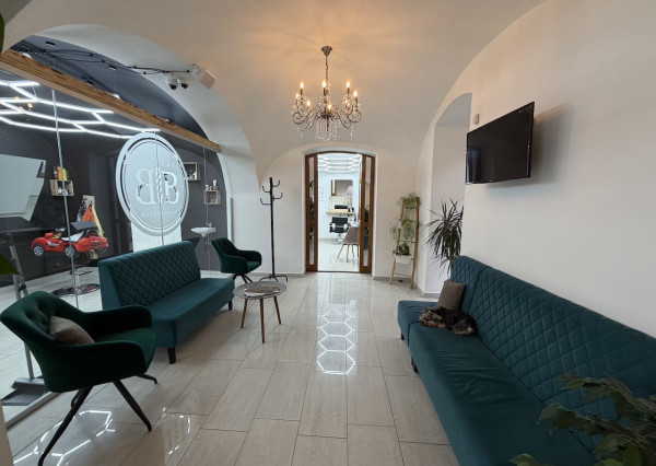 Kadernícky salón na odstúpenie