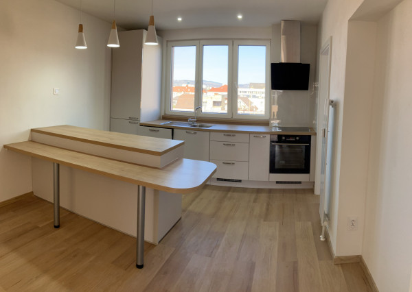 Na prenájom moderný úplne prerobený nezariadený 3-izbový byt