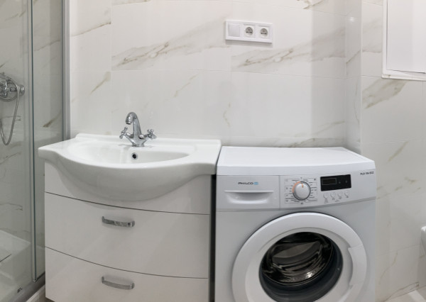 Na prenájom moderný úplne prerobený nezariadený 3-izbový byt