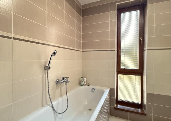 Moderný rodinný dom s 3 spálňami a šatníkom | Panoráma