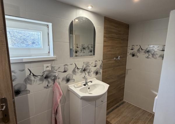 Na predaj pozemok a stavba v obci Ďurkov neďaleko Košíc