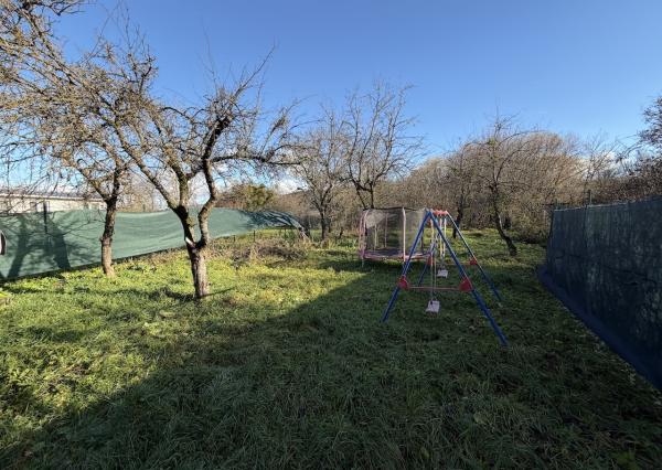 Na predaj pozemok a stavba v obci Ďurkov neďaleko Košíc