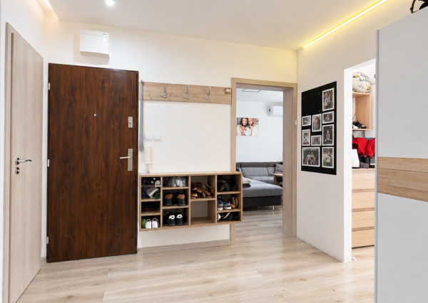 NA PREDAJ - 2 izbový byt s loggiou, Lomená, Košice