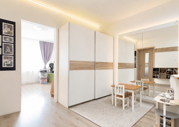 NA PREDAJ - 2 izbový byt s loggiou, Lomená, Košice