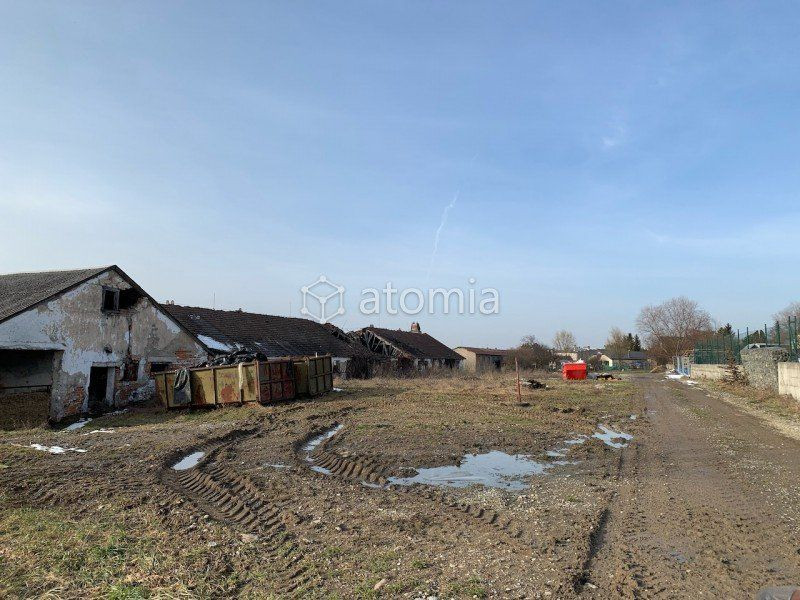 Na predaj haly a pozemok