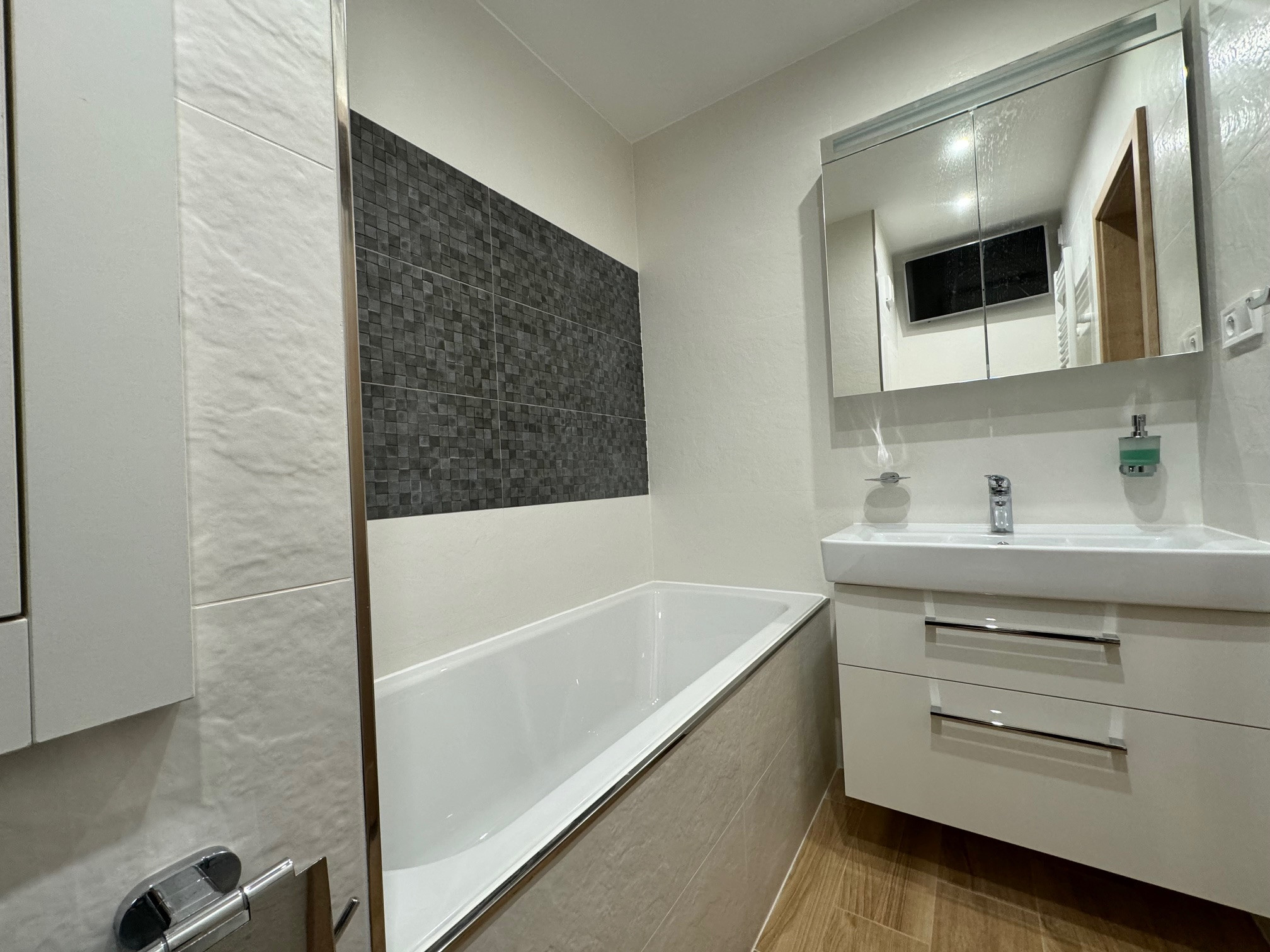 Pekný 2 izbový byt po novej rekonštrukcii na prenájom