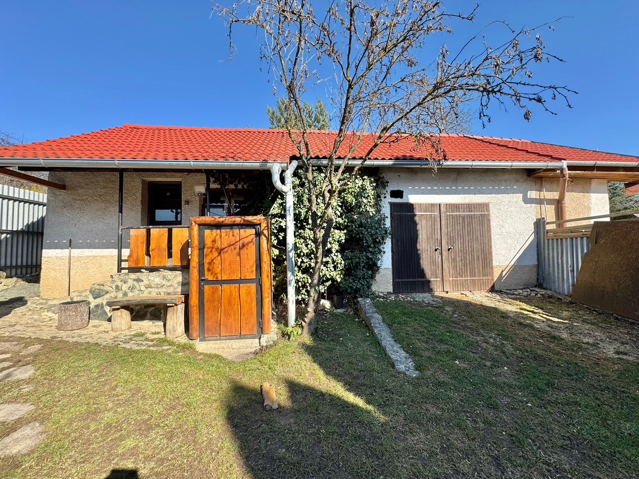 Predaj dom - nebytová budova, pozemok  607 m2, Nižný Klátov