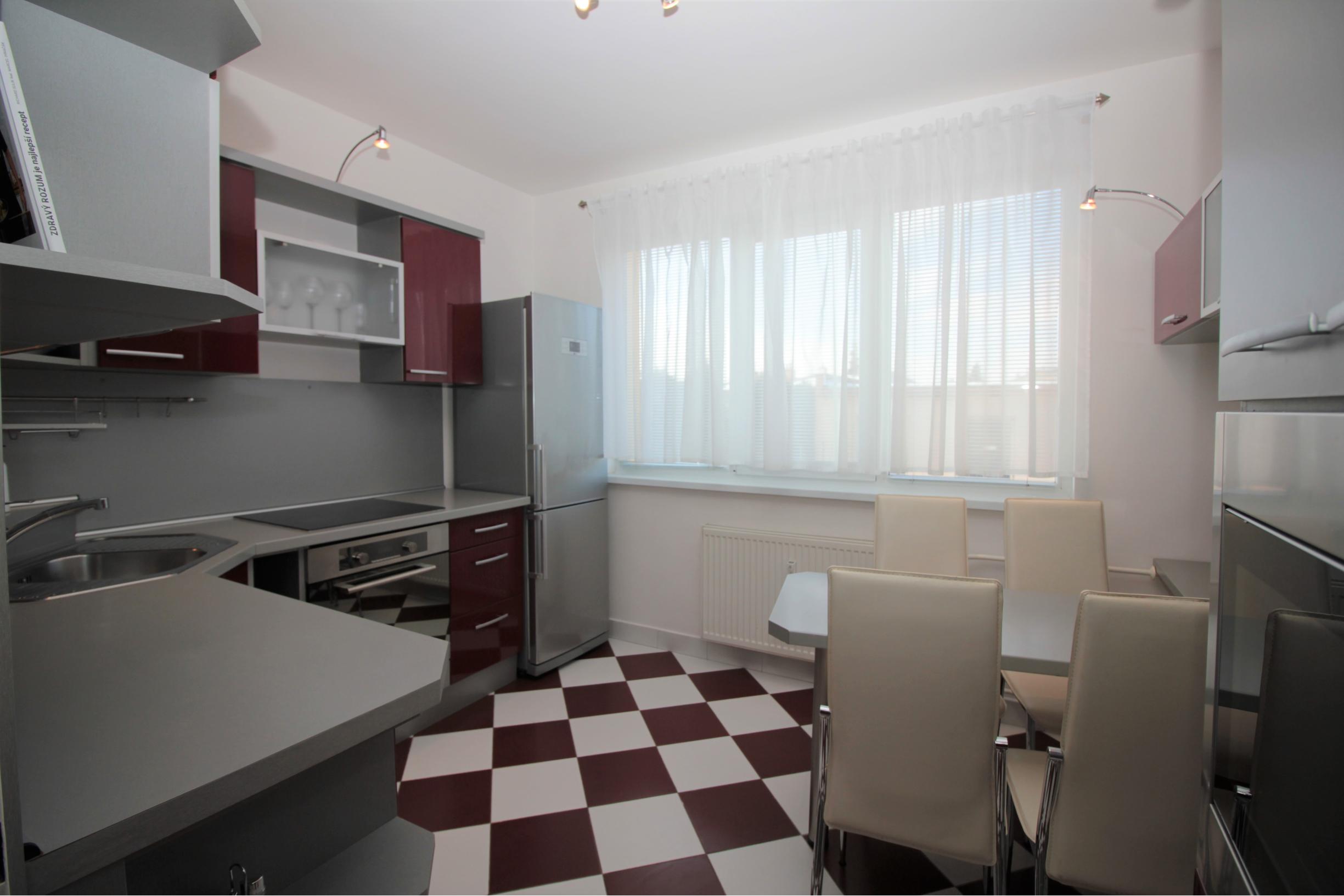 PRENÁJOM - 2-izbový byt, Popradská, Košice