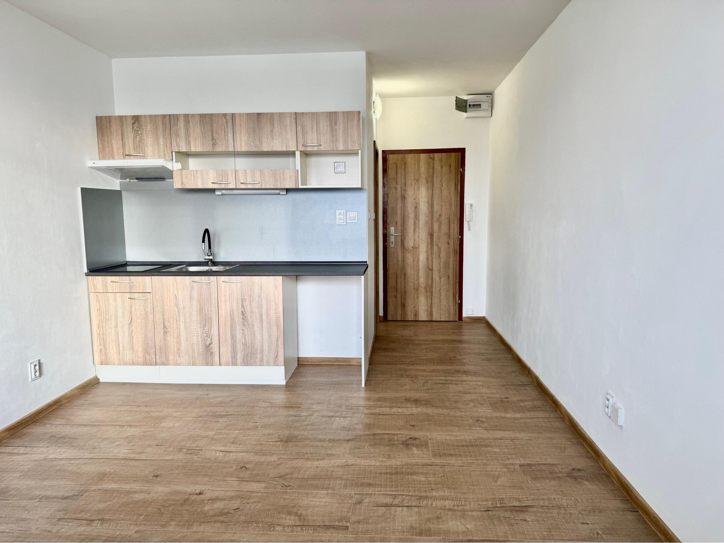 Pekná garsónka po kompletnej novej rekonštrukcii, loggia