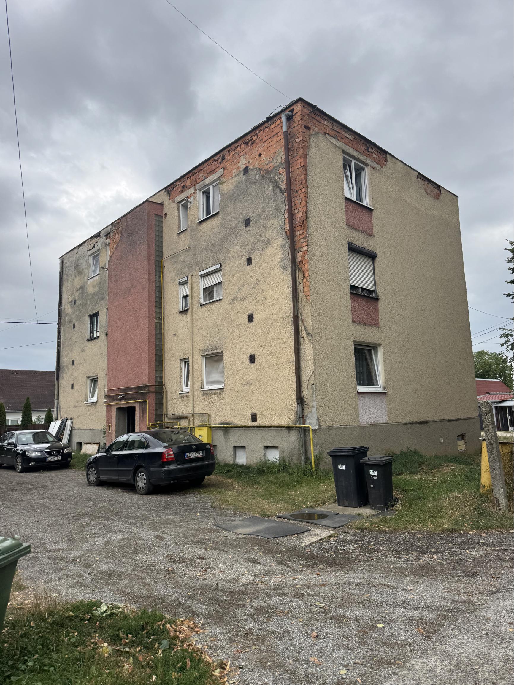 Holobyt - nutná rekonštrukcia