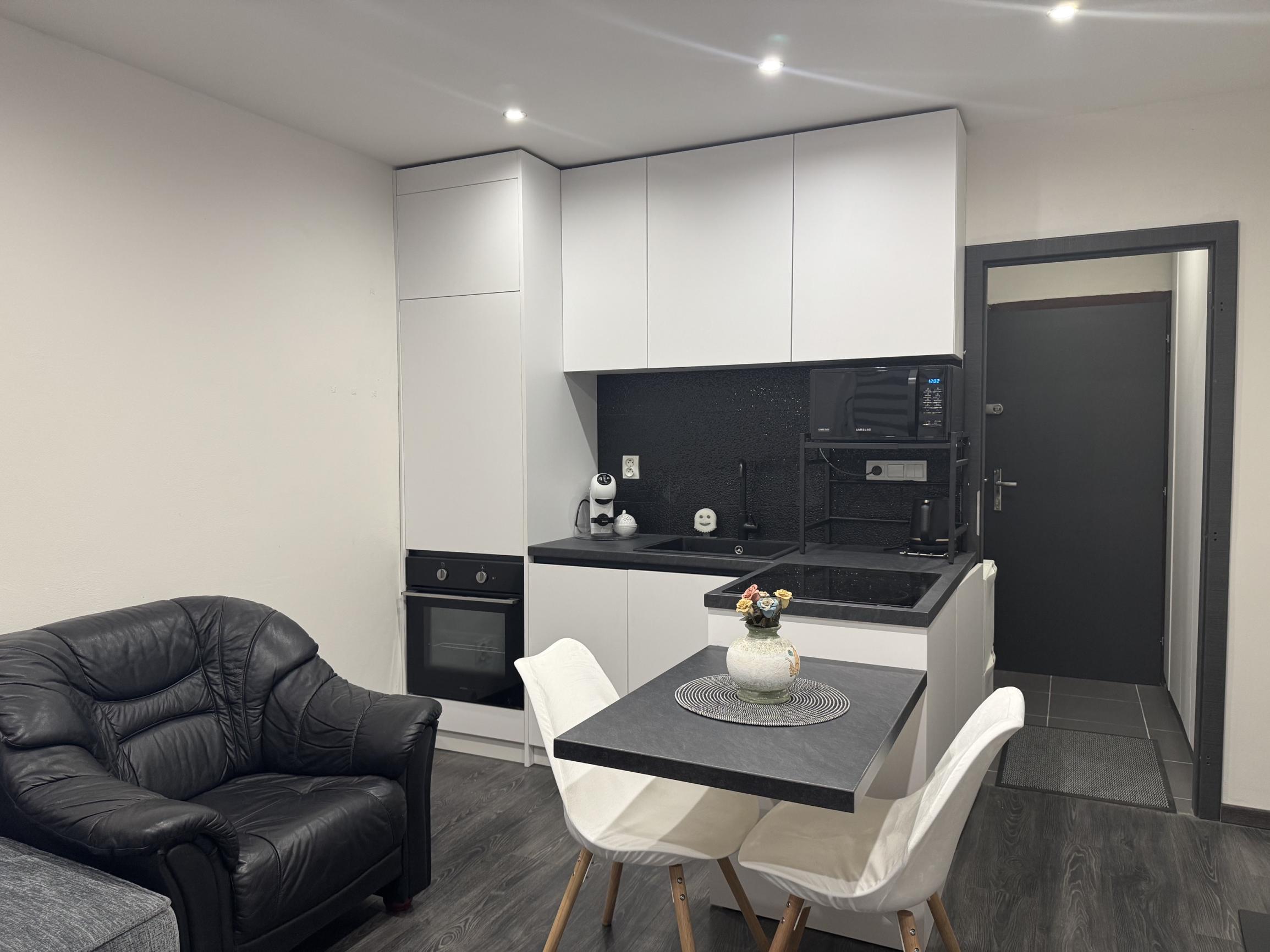 Prenájom garsónka po rek. 24 m² loggia ulica Buzulucká Furča